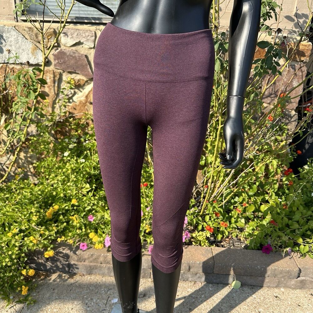Lululemon‎ Leggings Womens Size 4 Red In The Flow Crop Compression Workout Q5